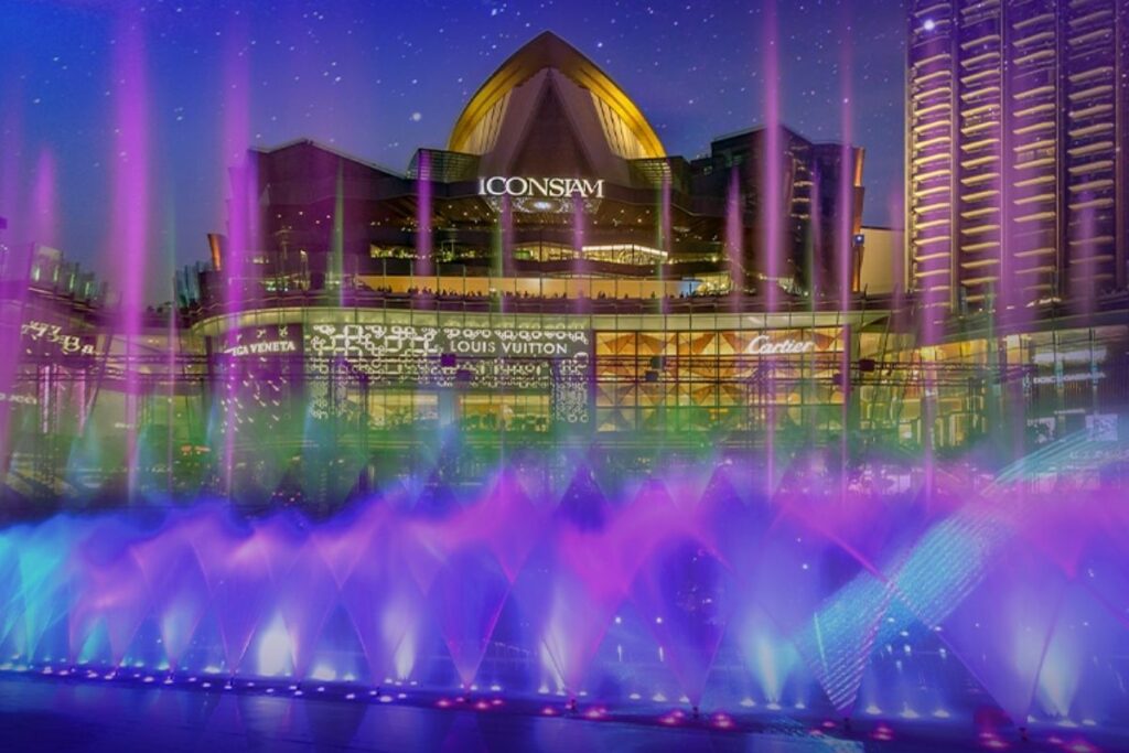 ICONSIAM mall with evening fountain show