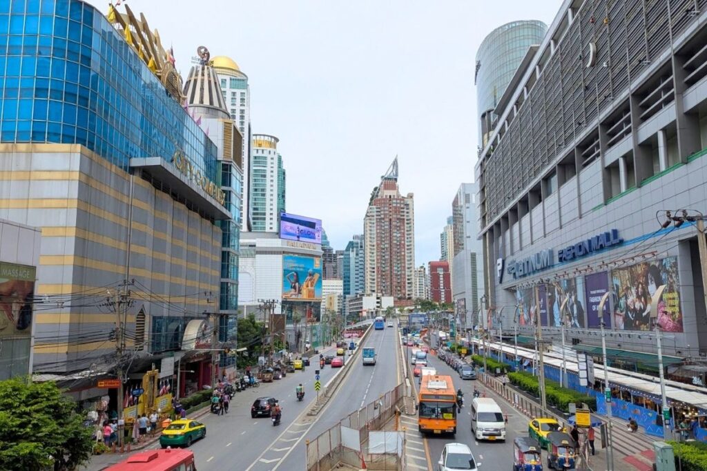 Platinum Fashion Mall Bangkok with busy street view